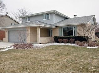 6925 Penner Ave, Downers Grove, IL 60516