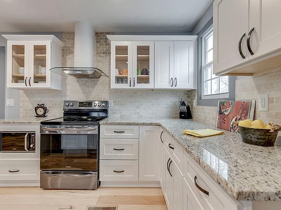 5th image of 22 Peachtree St