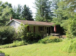 1038 Lake View Dr, Mohnton, PA 19540