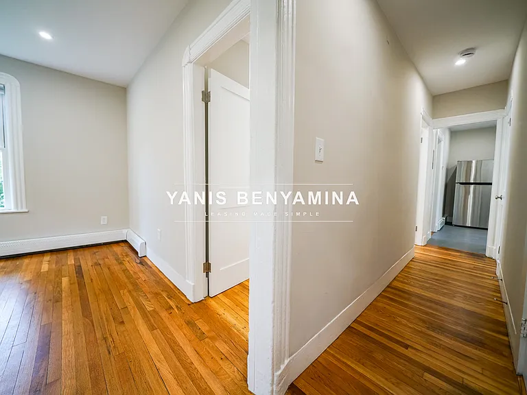 568 Green St #2 — Photo 5