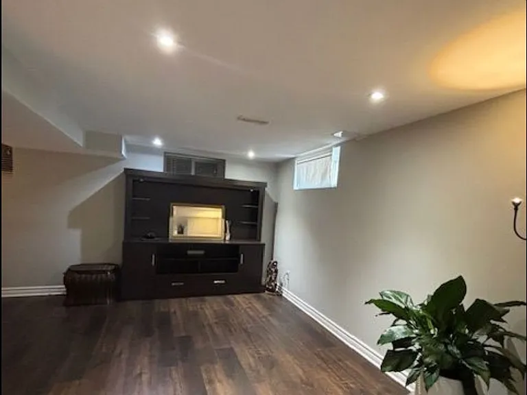 1341 Freeport Dr #BASEMENT — Photo 4