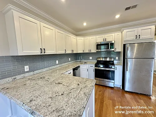 3411 Washington St #3 Photo 1