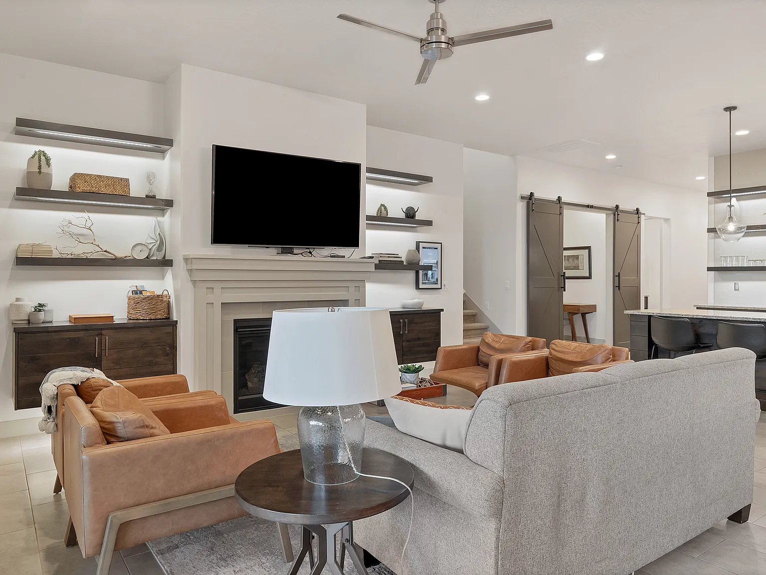 5 bed, 3820 sqft, $8,000 — Photo 3