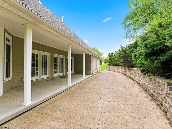 5th image of 672 Poplar Woods Dr