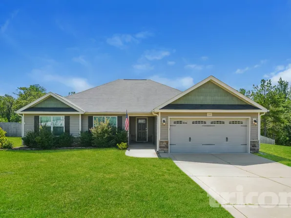 295 New Castle Ln, Spring Lake, NC 28390