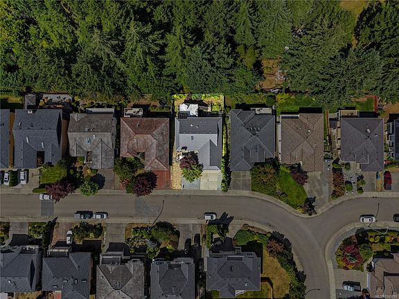 5th image of 5334 Georgiaview Cres