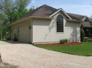 4810 SE Croco Rd, Berryton, KS 66409