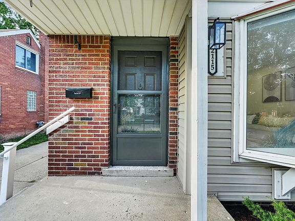 5th image of 2115 E Hudson Ave