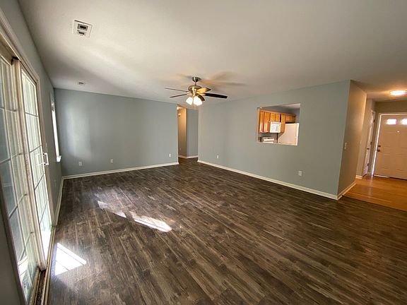 3rd image of 5132 Greenville Loop Rd APT B