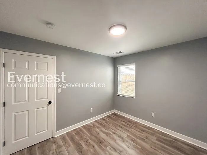 1621 Locust St — Photo 14
