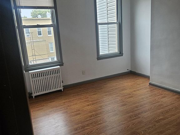 2nd image of 224 N Henry St #3