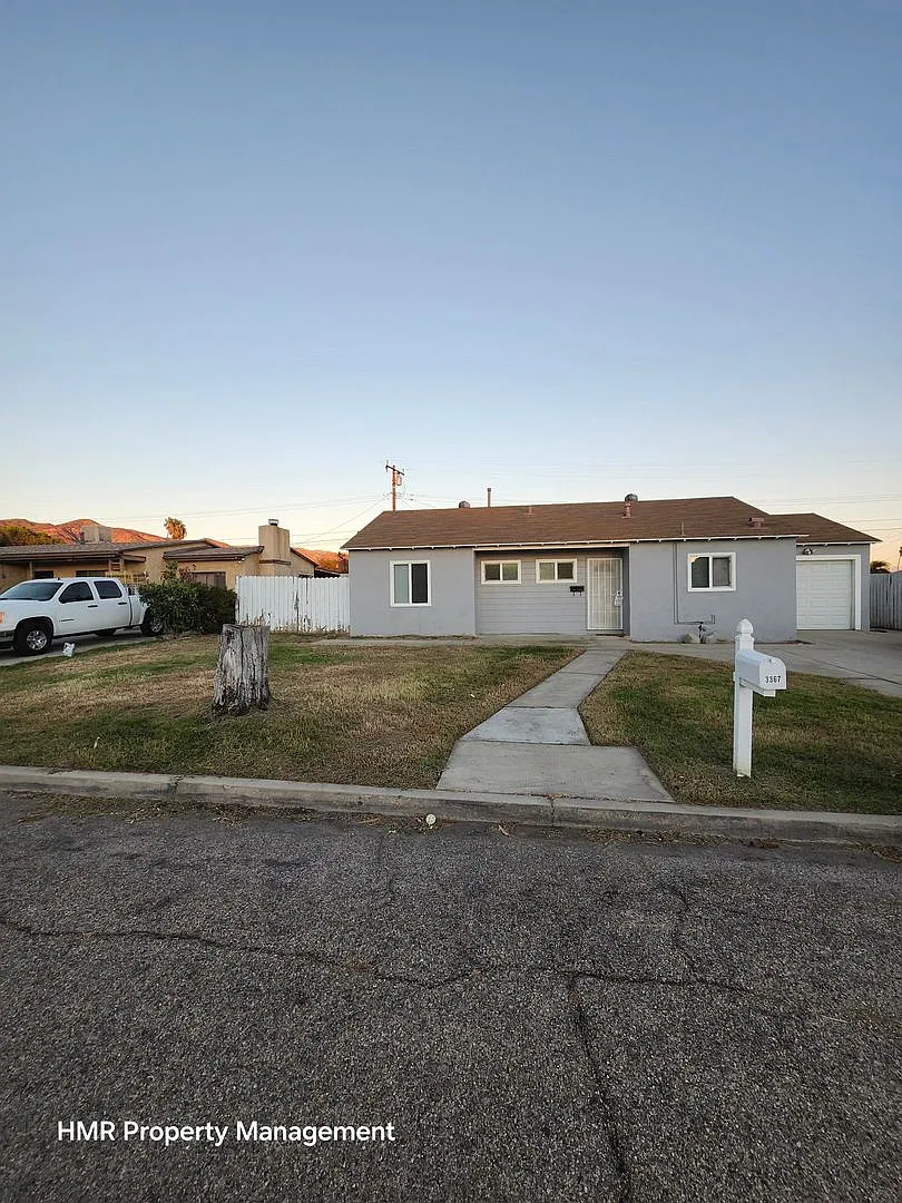 Beautiful remodel 3 bed 2 bath house — Photo 1