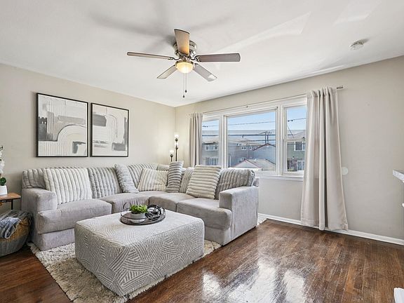 4th image of 105 Evergreen St