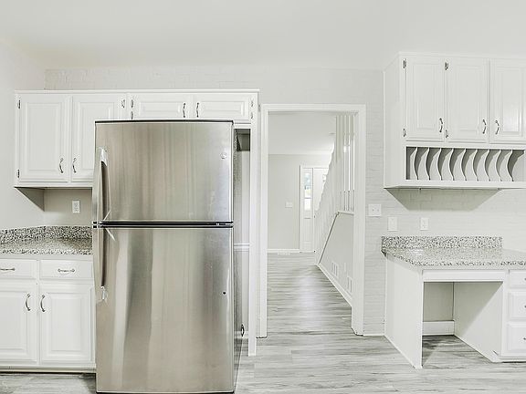 5th image of 120 Fernwood Ct