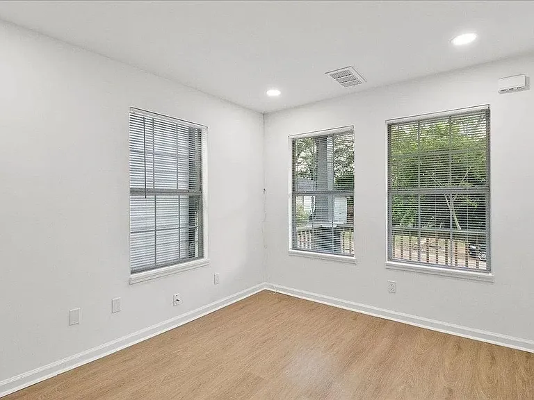 961 Fair St SW — Photo 12