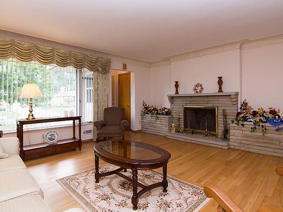 5th image of 14611 Robert Dr