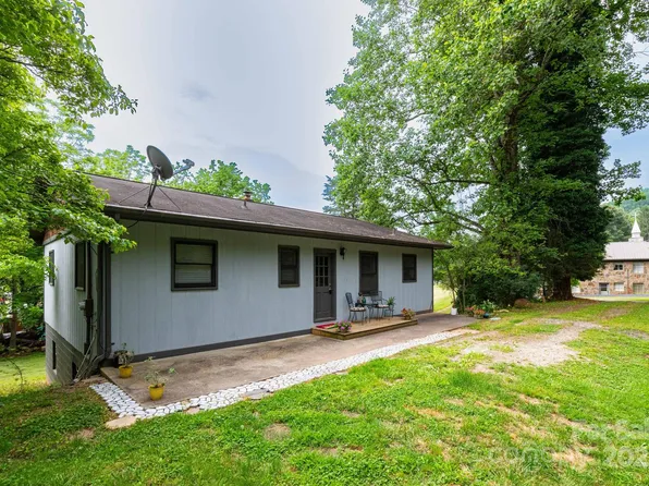 57 Gribble Rd, Franklin, NC 28734