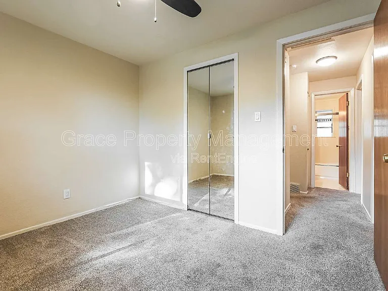 7033 S Cherry St — Photo 7