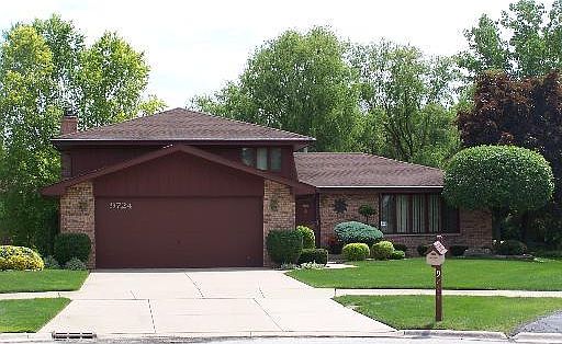 1st image of 9724 Kingsbury Ct