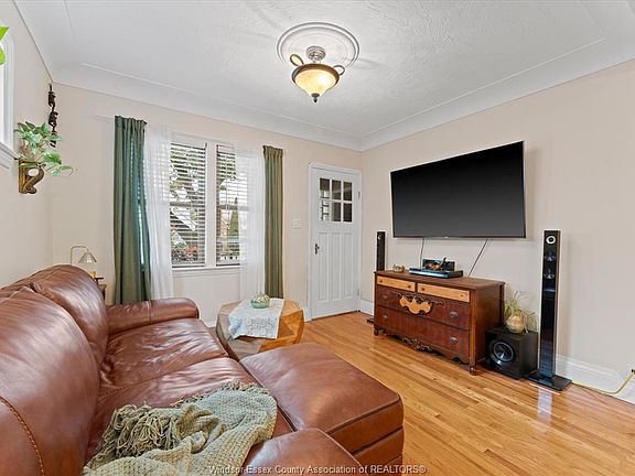 4th image of 1746 Alexis Rd