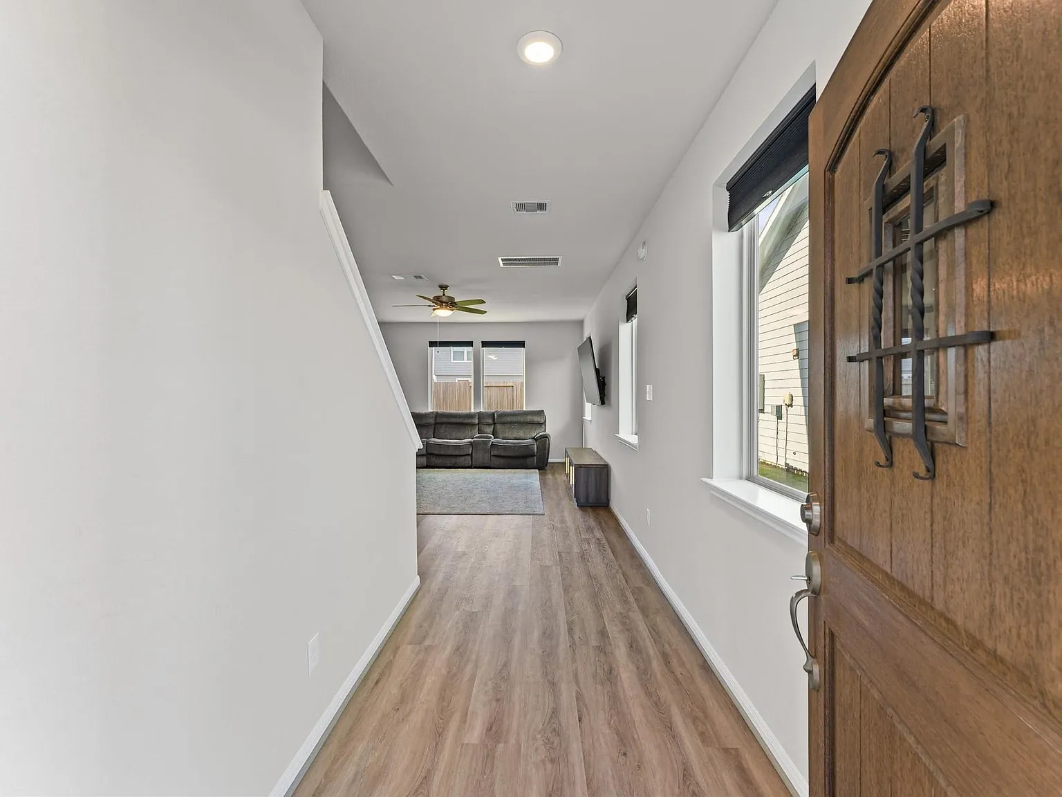 4 bed, 2.5 bath, 2176 sqft, $2,400 — Photo 4