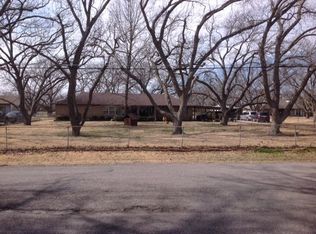 323 N Bluegrove Rd, Lancaster, TX 75146