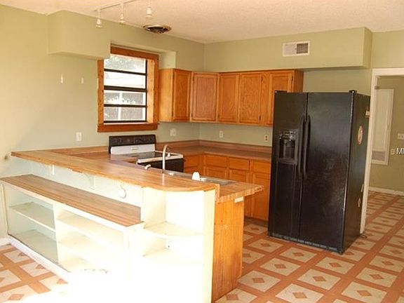 4th image of 1202 Monterey Way
