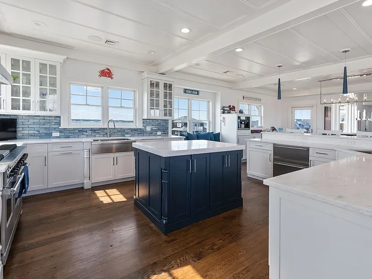 743 Dune Rd — Photo 6