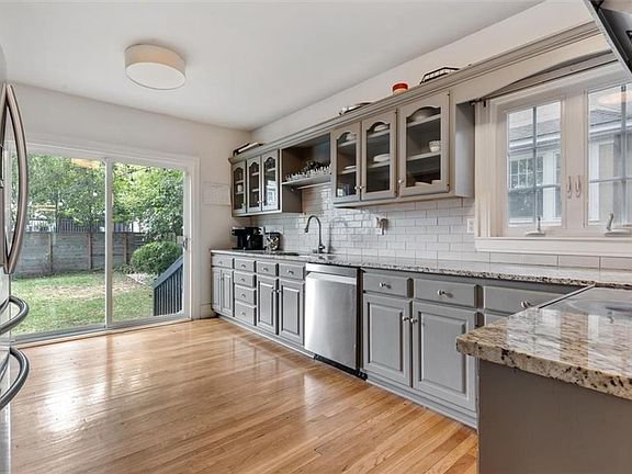 5th image of 611 W 58th Ter