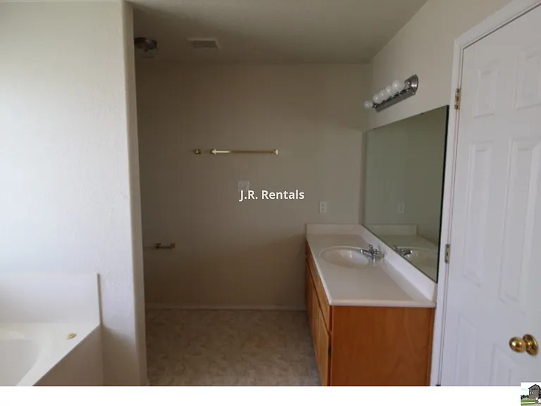 1906 Flagstaff Dr — Photo 90