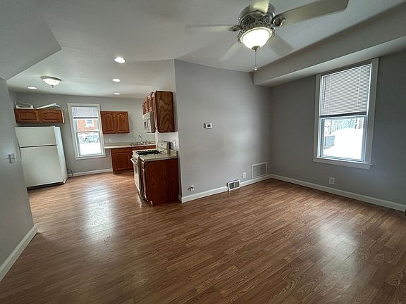 4th image of 221 1/2 Grace St