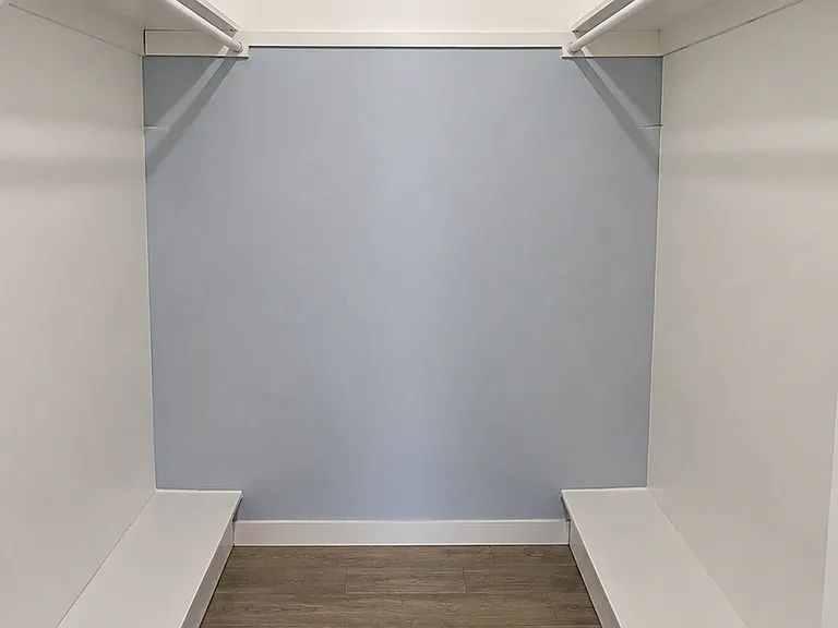 Walking Closet