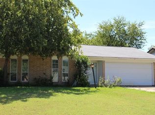 1605 Waggoner Dr, Grand Prairie, TX 75051