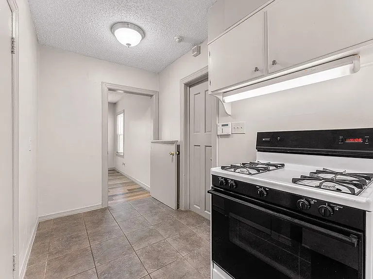 640 S Kentwood Ave — Photo 10