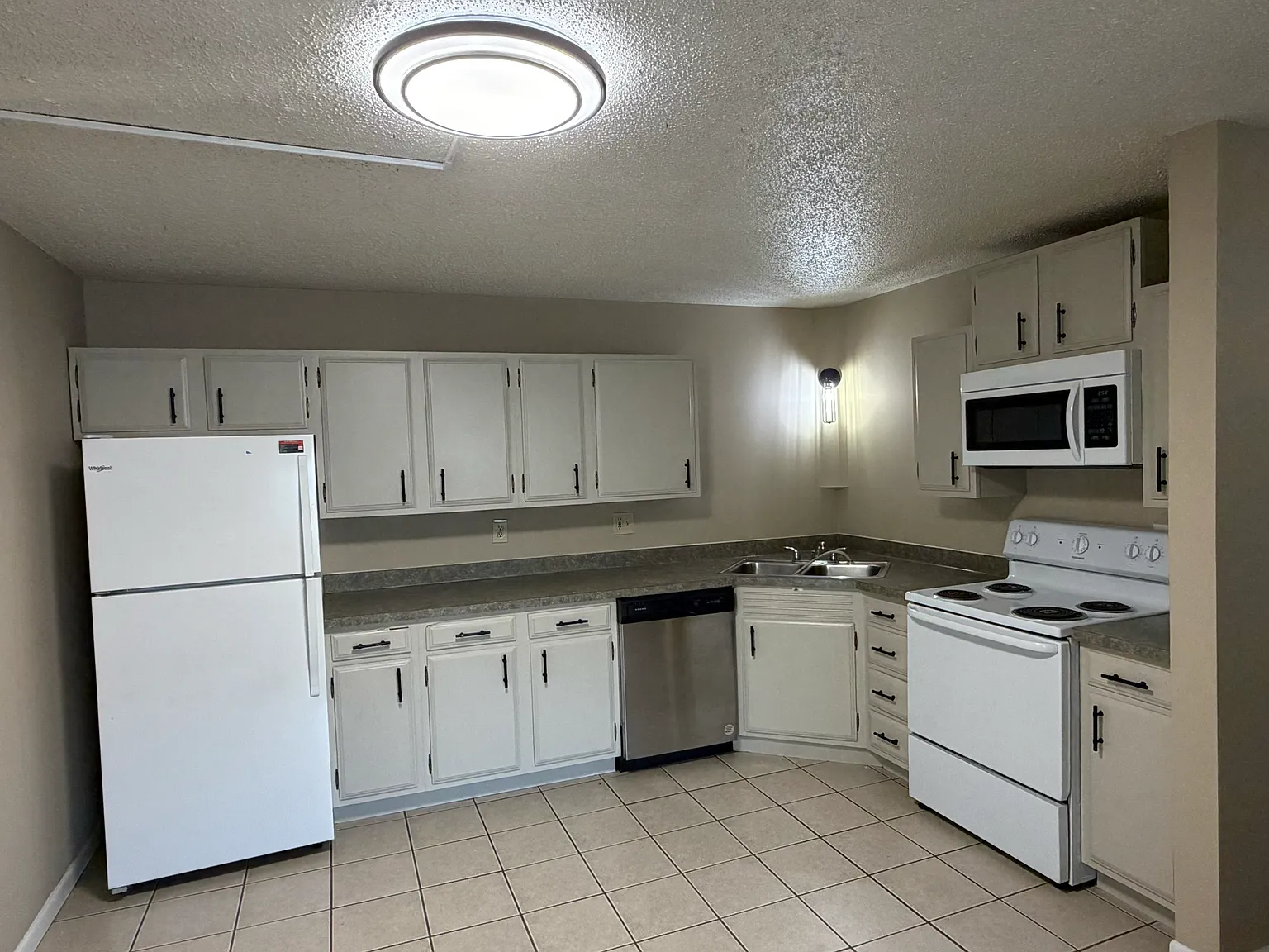 2 bed, 900 sqft, $1,280 — Photo 2