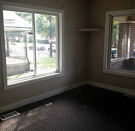 3rd image of 833 N Grant Ave