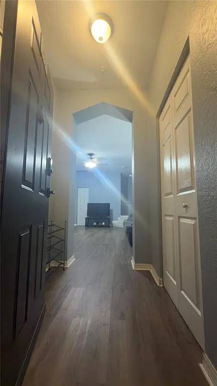 3 bed, 3.5 bath, 2075 sqft, $2,800 — Photo 2