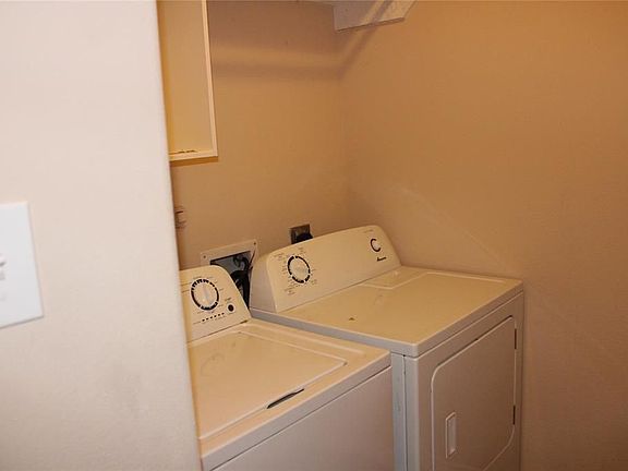 4th image of 2915 Lake Dr