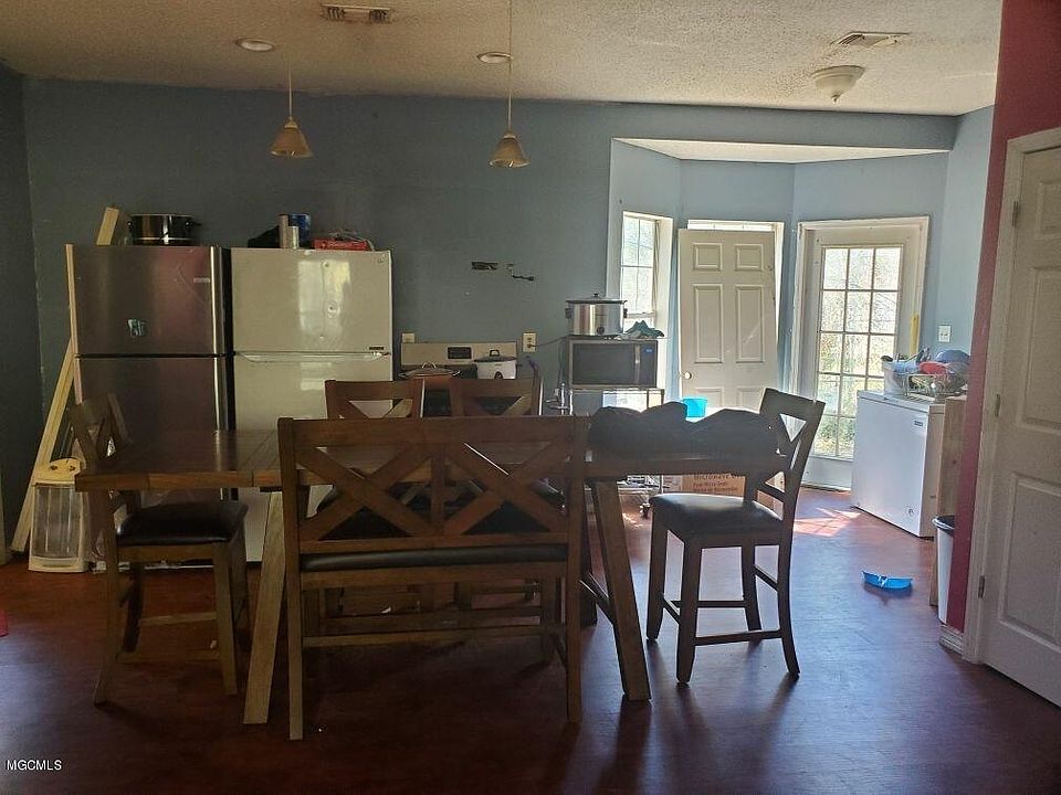 2nd image of 15229 Tuxachanie #3