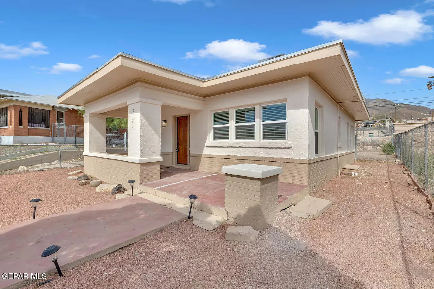 3 bed, 1.0 bath, 980 sqft, $2,550 — Photo 2