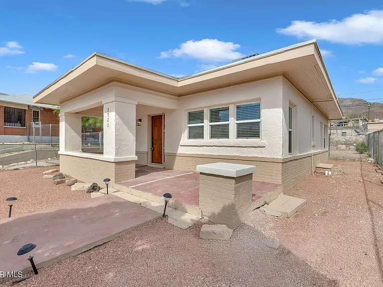 2723 Grant Ave — Photo 2