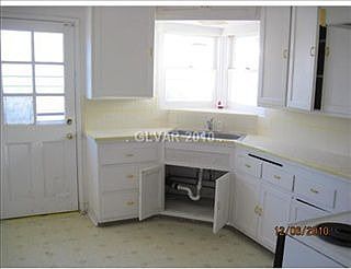 3rd image of 1057 Sweeney Ave