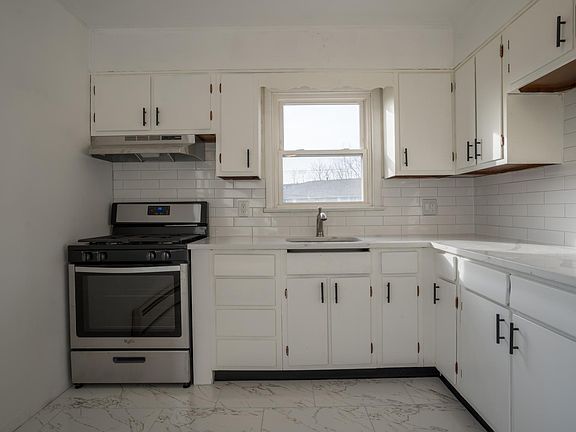 3rd image of 2 Dahnerts Park Ln Floor 2