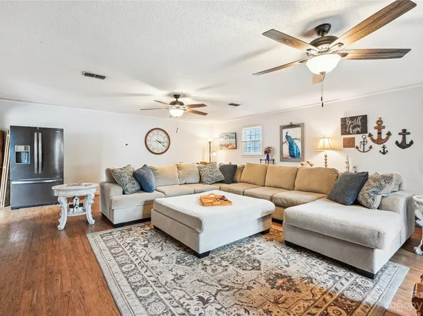 125 Beverly Ln, China Grove, NC 28023