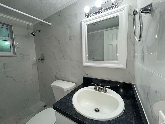 4th image of 17001 NE 9th Ave APT 14B