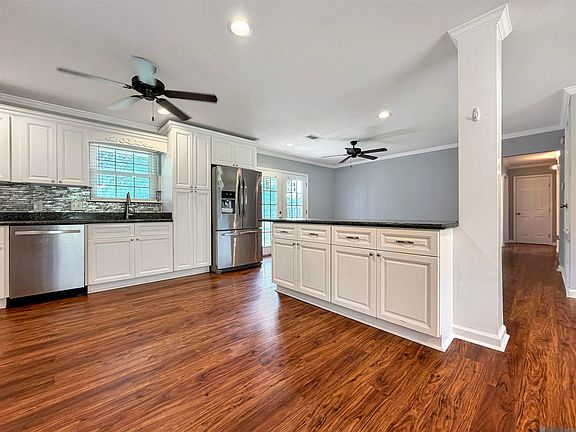 5th image of 2411 Chantulane Ave