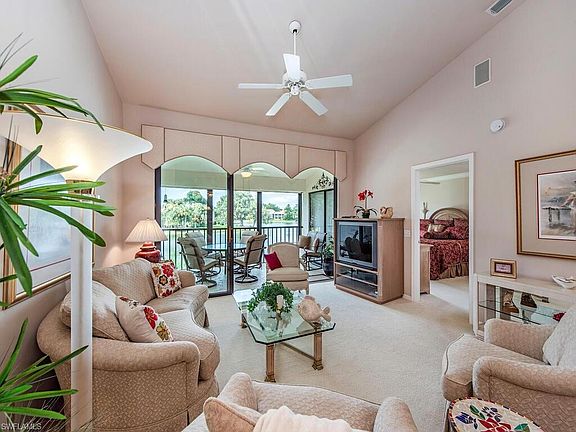 5th image of 529 Lake Louise Cir Unit 202