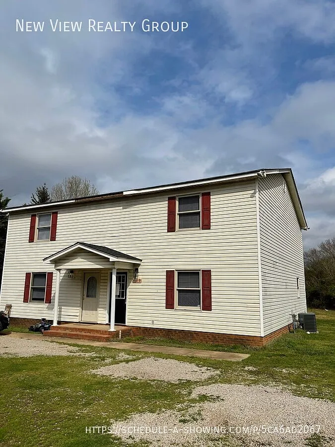 3 bed, 950 sqft, $1,245 — Photo 1