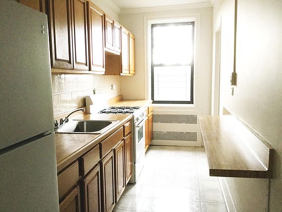 3rd image of 1 Club Dr APT 5HR