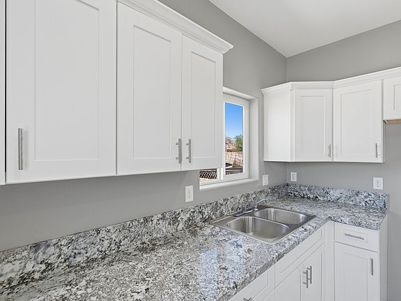 4th image of 944 W 34th St